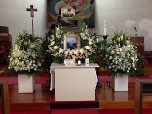 谷山教会の葬儀の祭壇